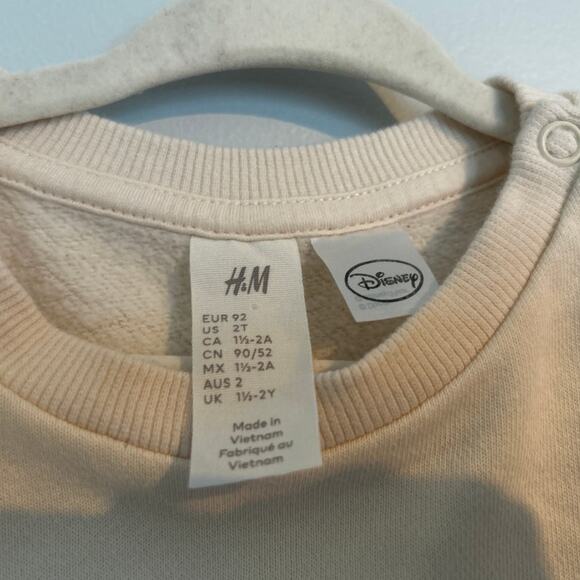 H&M and Disney Crewneck and Sweatpant Set, Winnie the Pooh, 2T - Picture 4 of 6